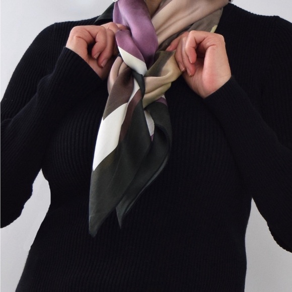 Tie a scarf 🧣🤍 - Picture 3 of 4